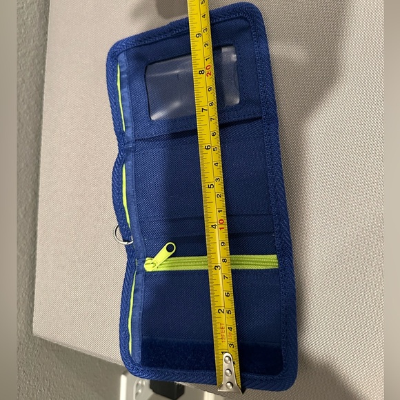 Gap trifold wallet all over graphics contrast lining skull and cross bone design - Picture 12 of 15